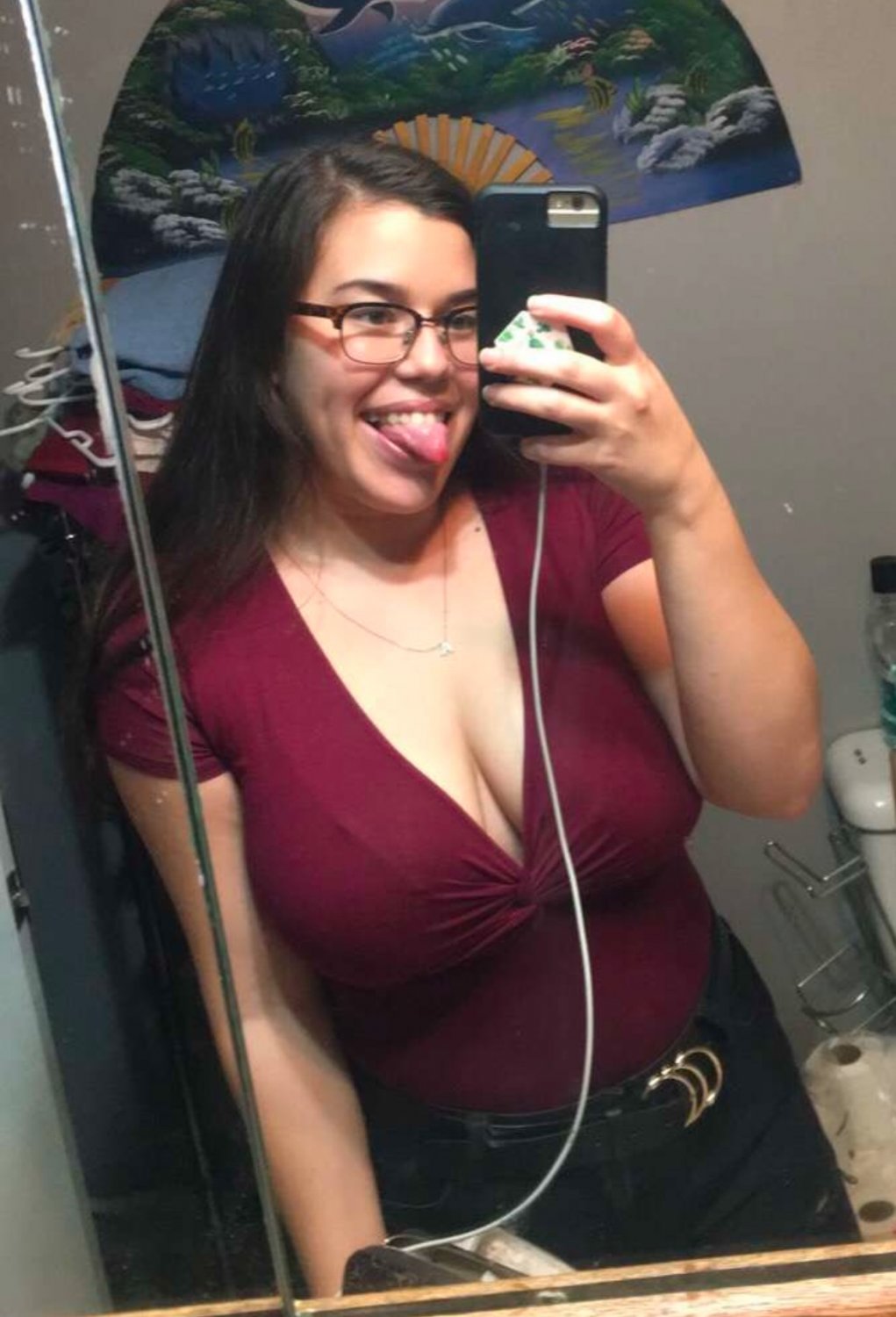 Who’s helping me tie down my fat ex so we can gang fuck her #QG623aR3