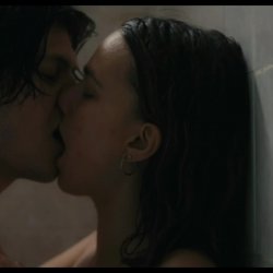 Actress lets lucky actor grab her pussy 😮😍