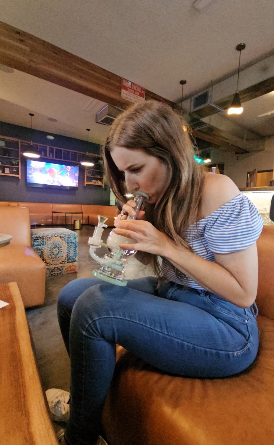 Smoking the weed #qmZnbQNm