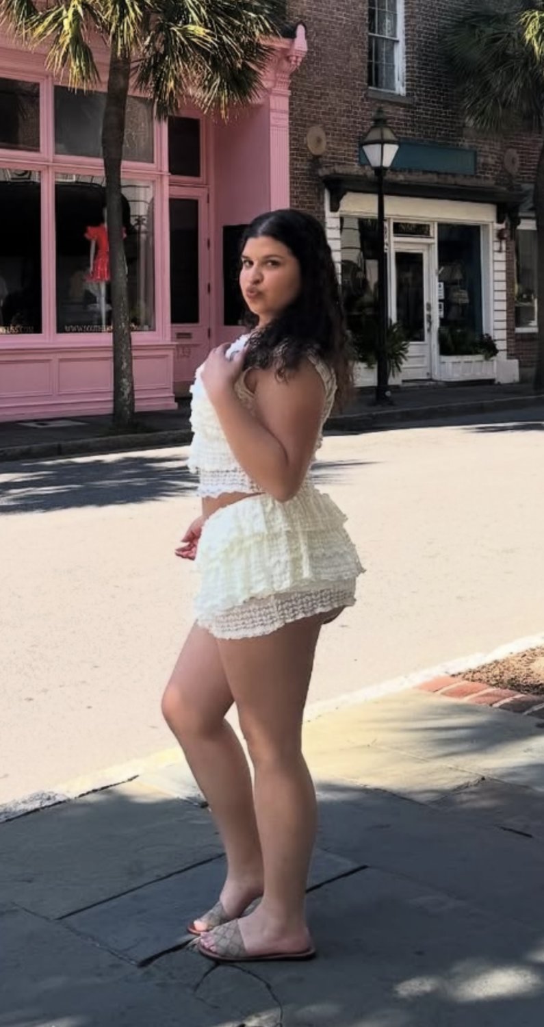 Sexy slut shaking her ass #QpNFYRWg