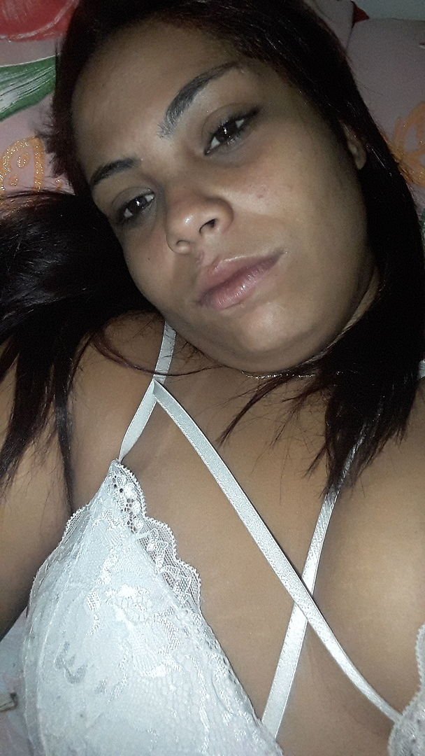 Morena safada trepando com dois. Quem é o oficial? #qs8Gsspk