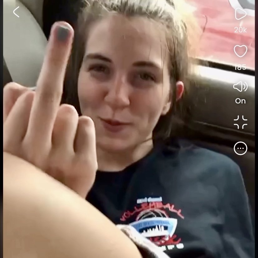 2 college roommates in back of mom’s car while she’s inside 4 supplies #QyzarWdl