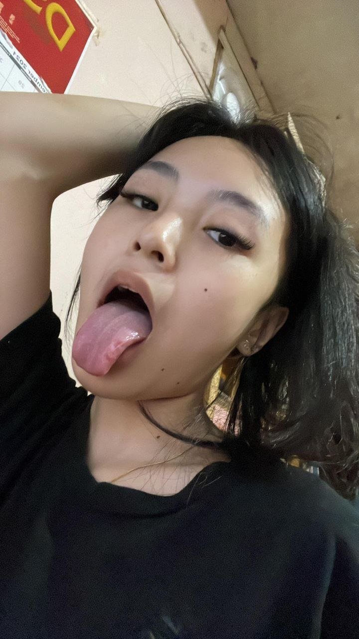r7wuoj3r Hot Cheating Emo ABG Asian Teen Shows Small Body on Snap Leak #r7wuoj3r