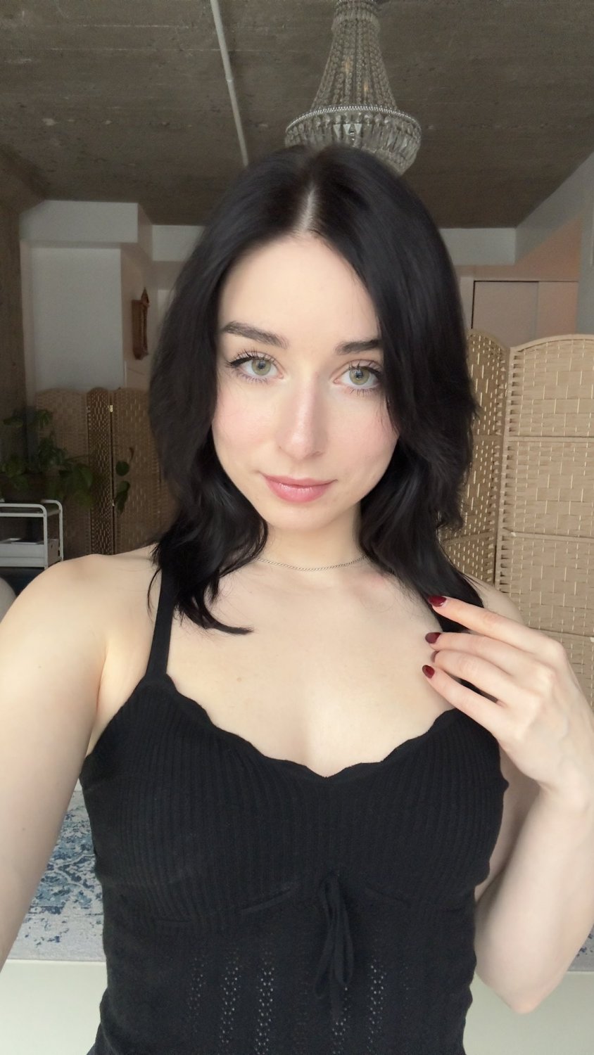 Sexy babe (would u like to be sucked by her ) m #RcajevUe