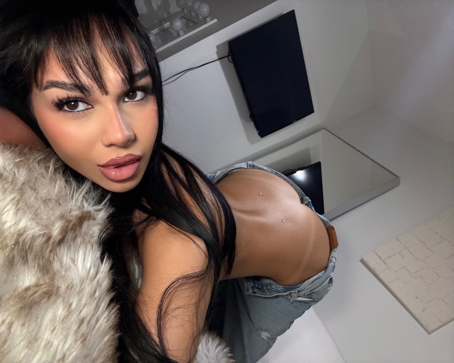 Petite Latina baddie #RCVbbvIU