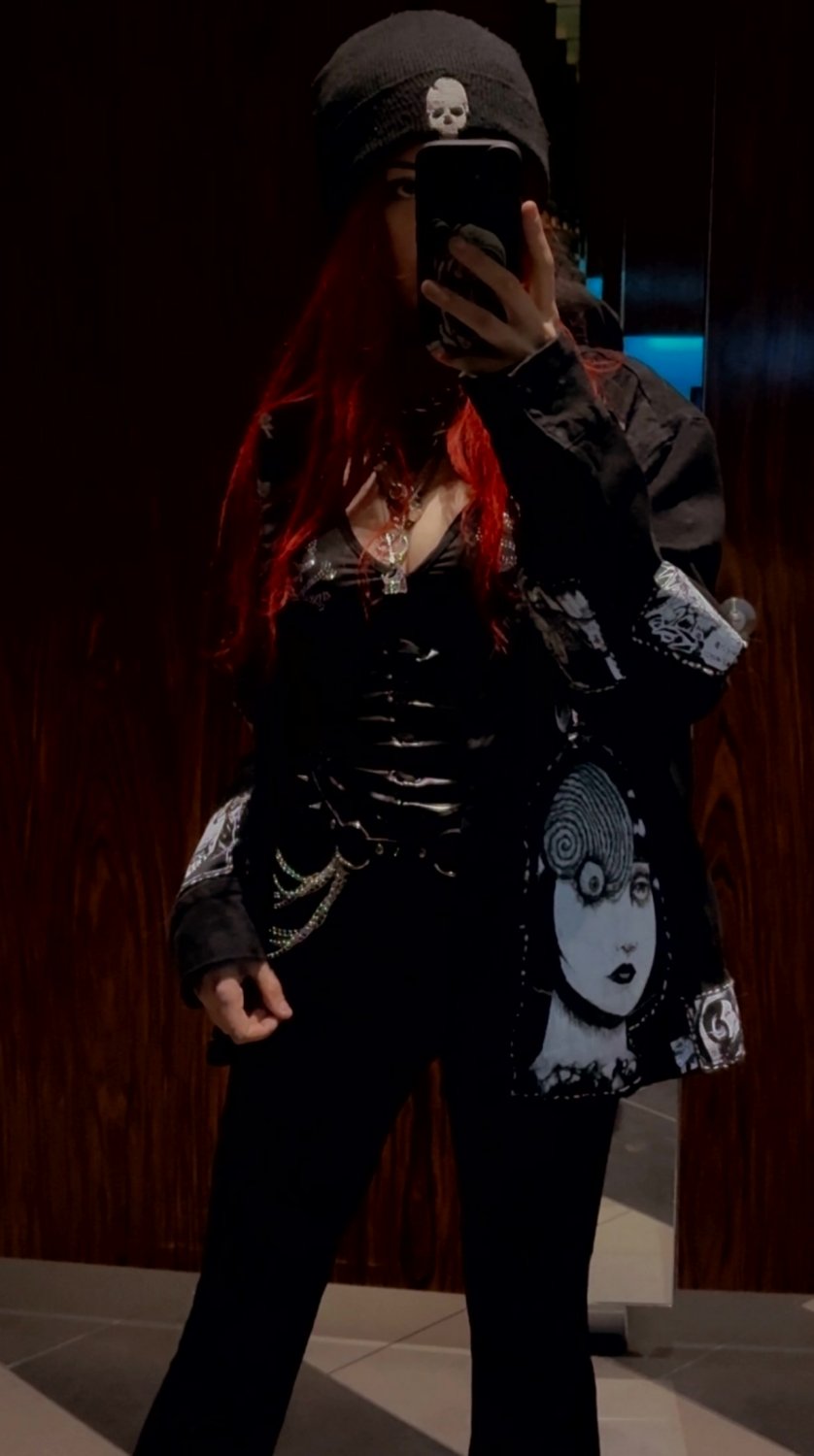 Dark, mysterious, and ready to steal your heart #RhdedJlk
