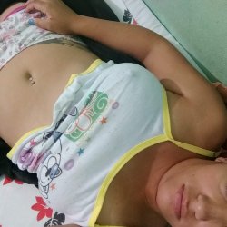 Paraense pelada no banho