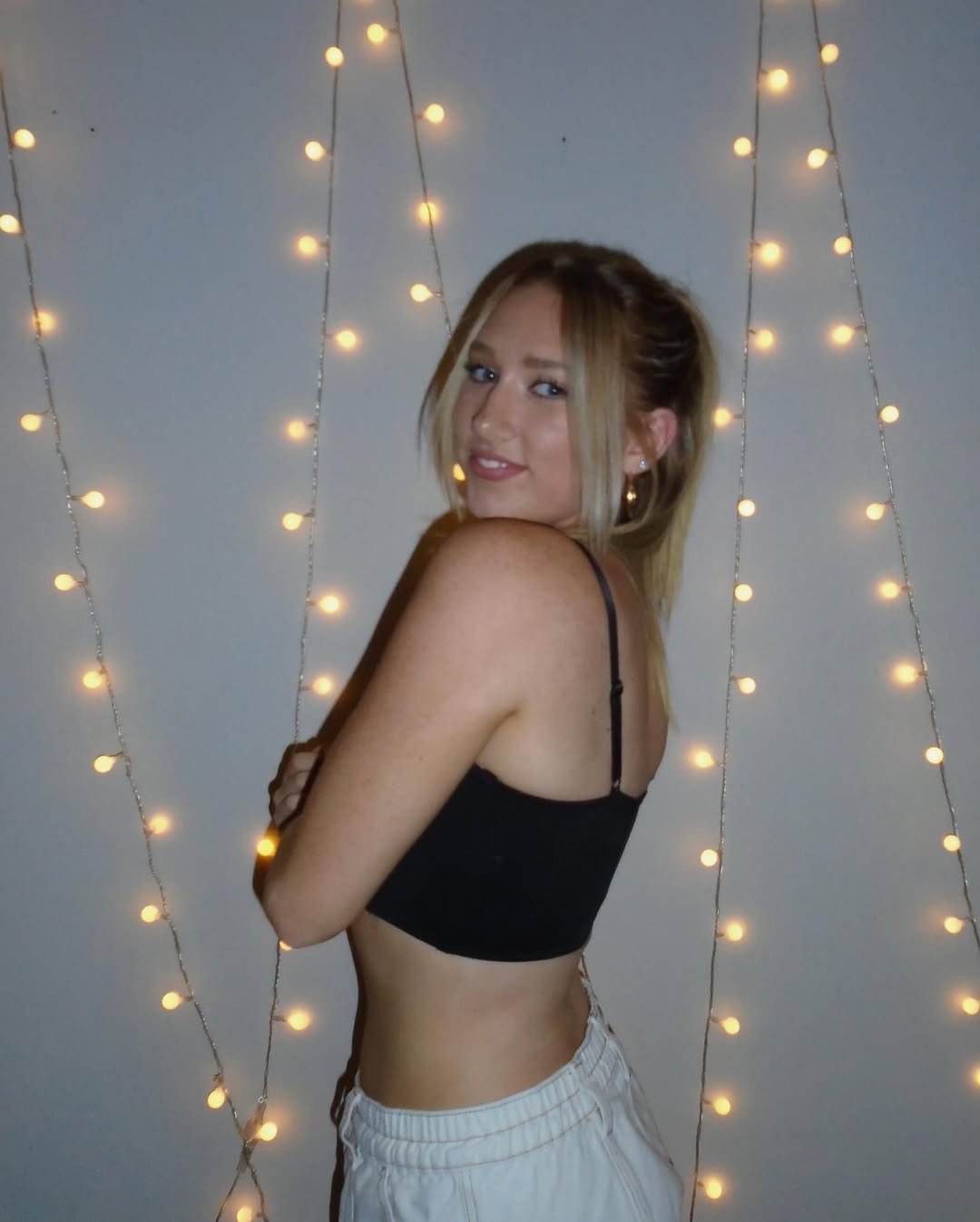 Hot Blonde Shared Girlfriend #s3tCT5F3