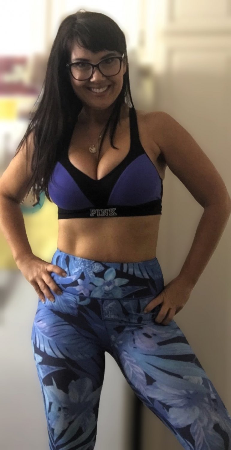 sbdcmrev Best Friends mom in sports bras and yoga pants #SbDcMREv