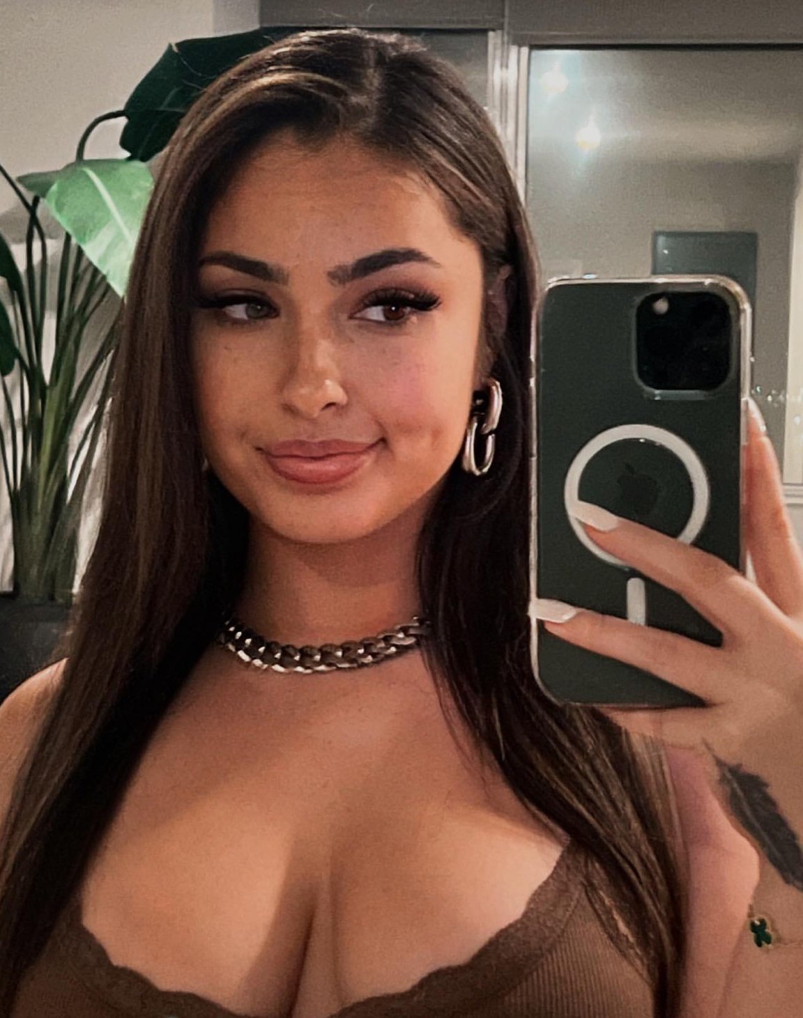 She should just do porn and stop teasing👀🤭 #SDmv4N6B