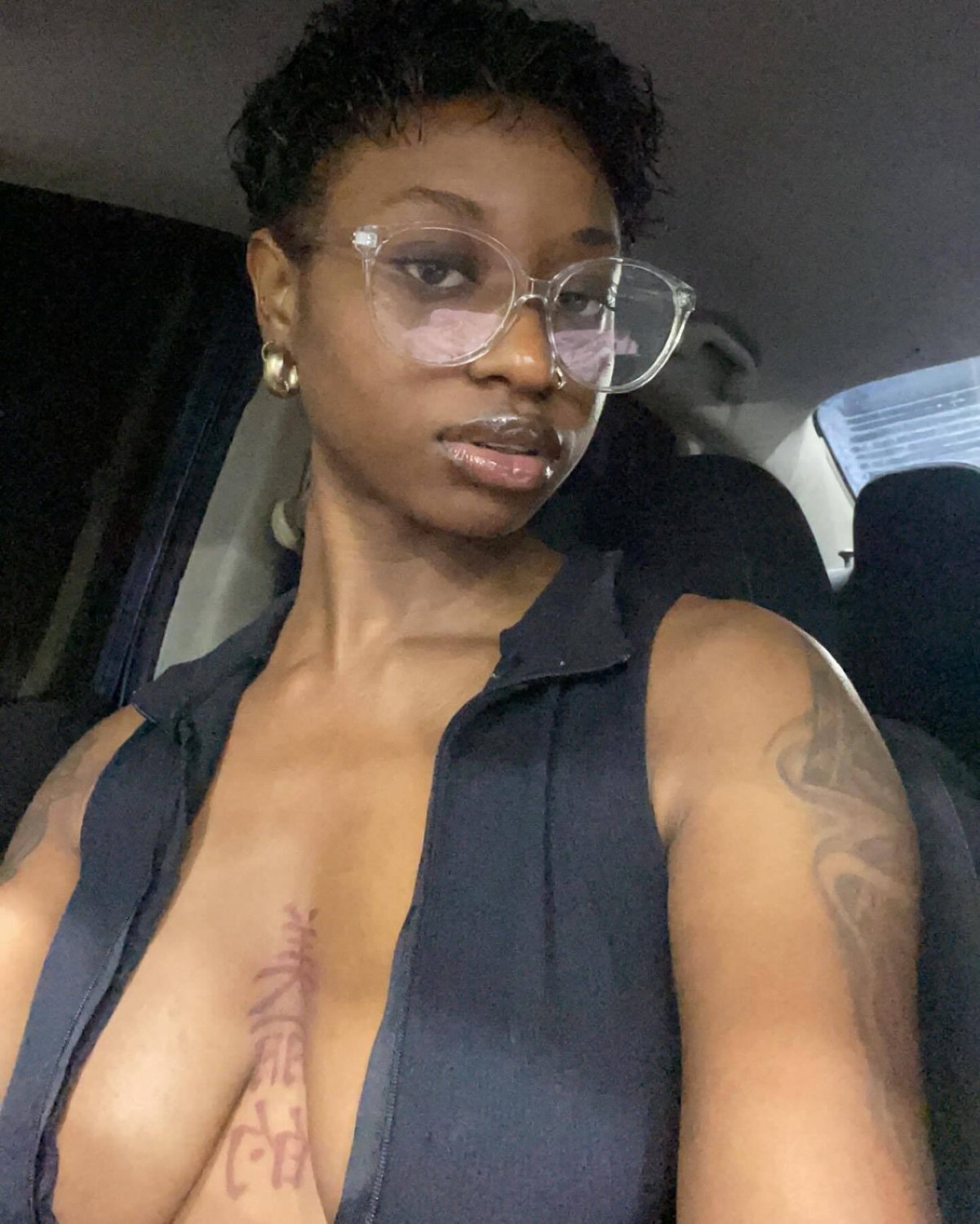 Dark Skin Tomboy Short Hair Baddie #sELhjN8J