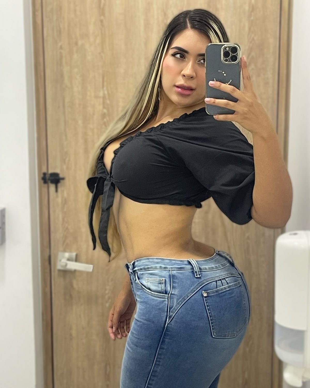 [FOTOS] Perrita culombiana con un culo XXXXXL. (soft) #Sljcizck