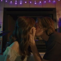 Jenna is such a pro at kissing