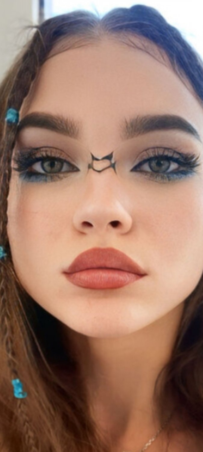 Emma #SnM9D9UN