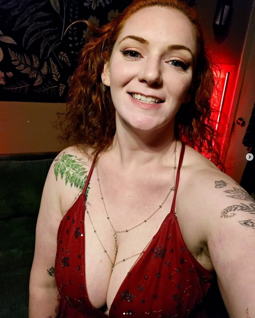 Nerdy redhead with big boobs #t23zt3OE