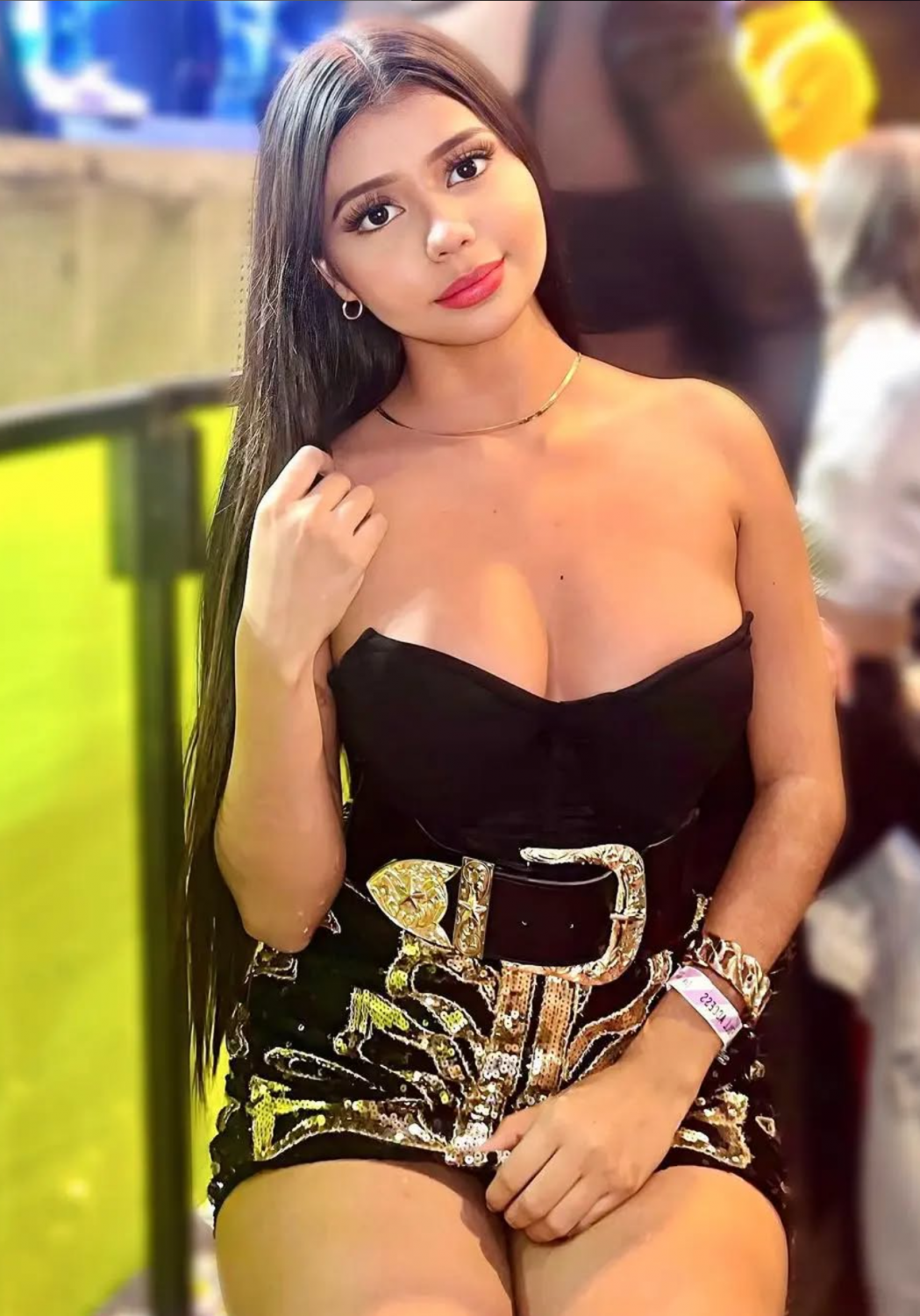 Beautiful Columbian Singer #t7iUedGB