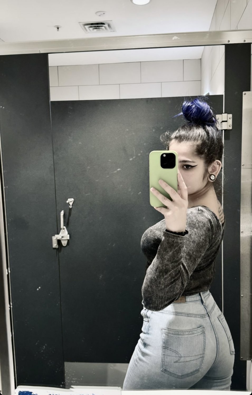Someone trib this sexy goth slut #taiPtwHg
