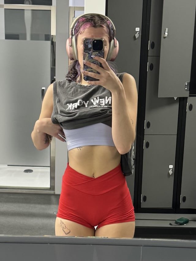 Fit slut strips her gym clothes #TpwcNvcv