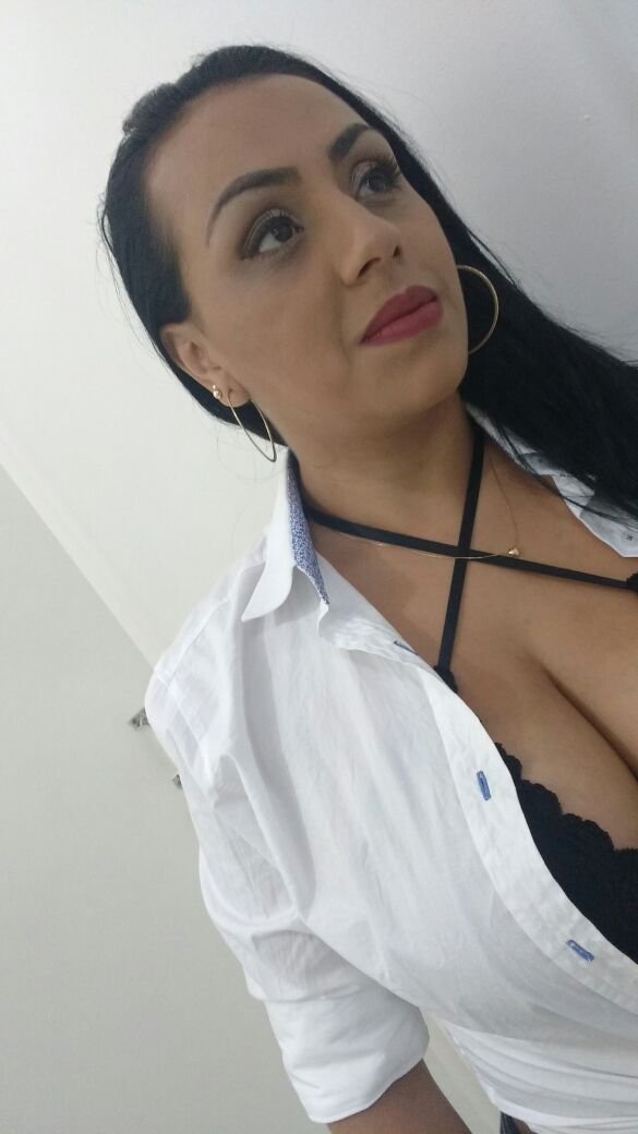 Monique mostrando o rabão #tRZd6k9h