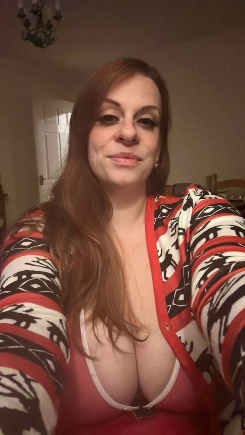 Redhead with huge natural tits #U0HC4PnO