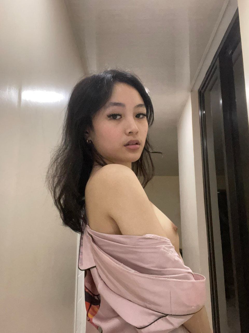 u222swus Hot Cheating Emo ABG Asian Teen Shows Small Body on Snap Leak #u222swuS