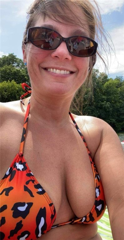 Sexy Milf Sara #UdLa10iz