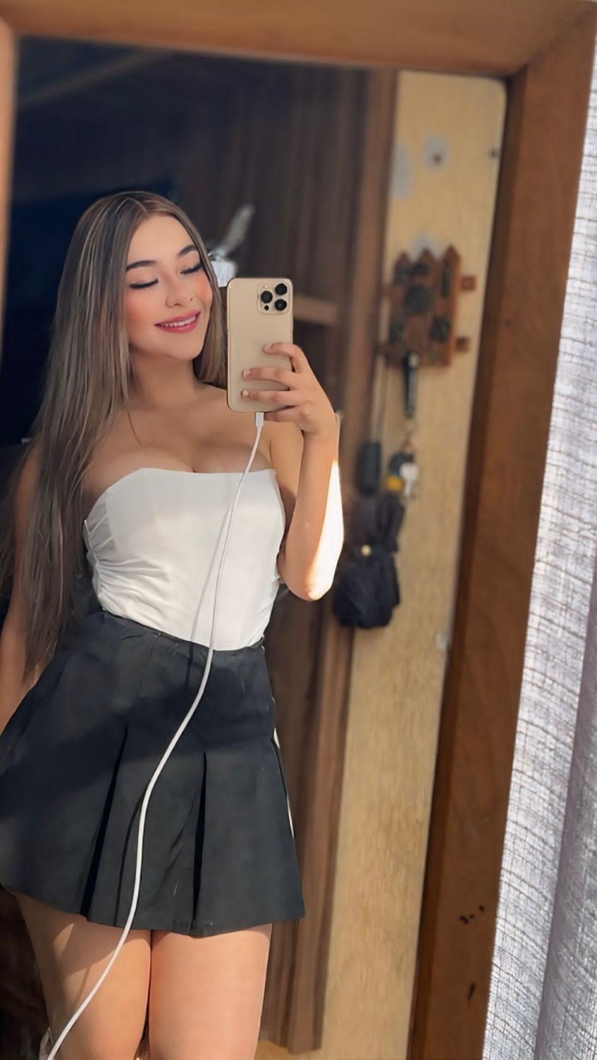 Paola Loreto #ufy4w5xP