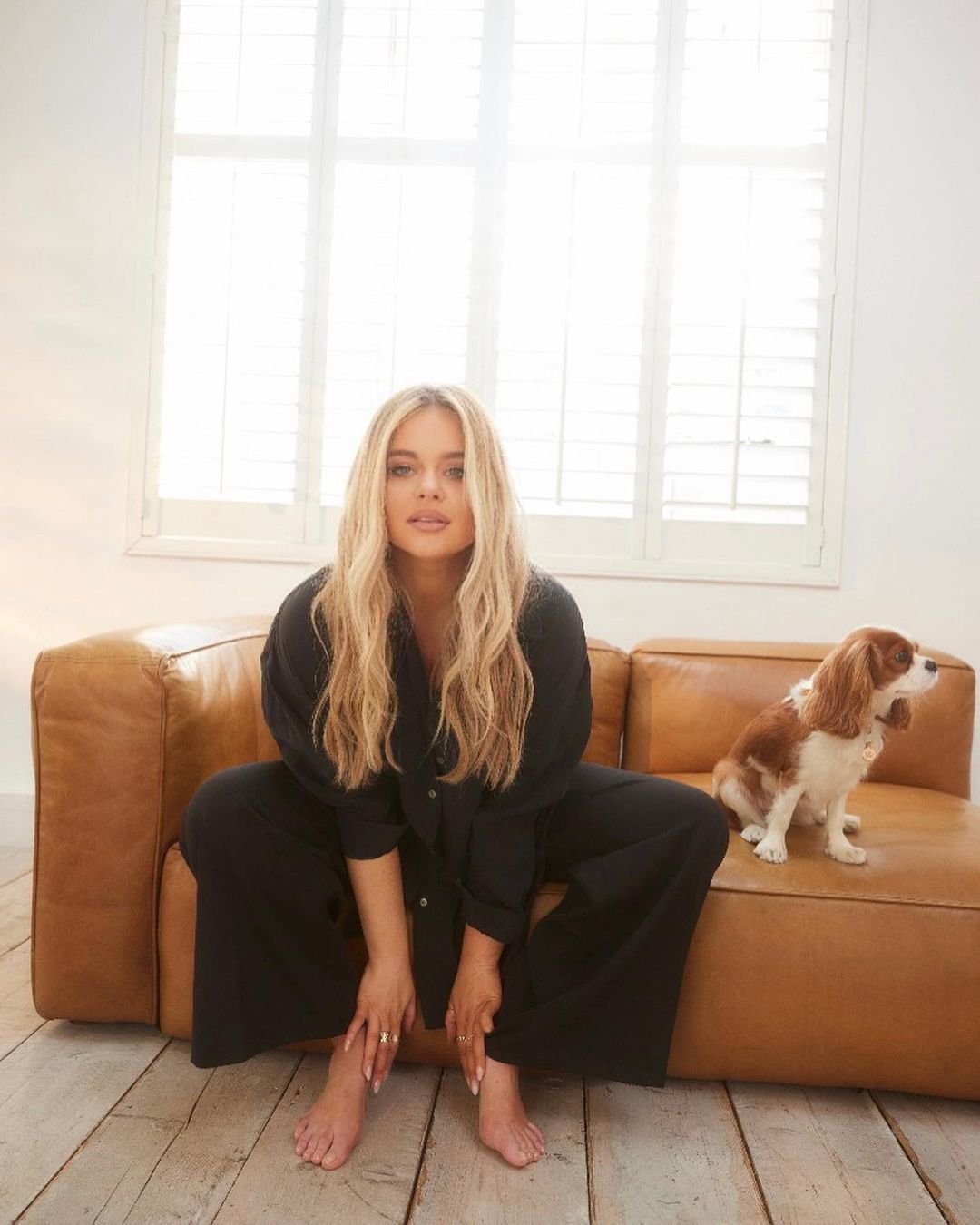 Emily Atack pregnant, feet, legs, toes, soles and bikini #UgeVCEm4