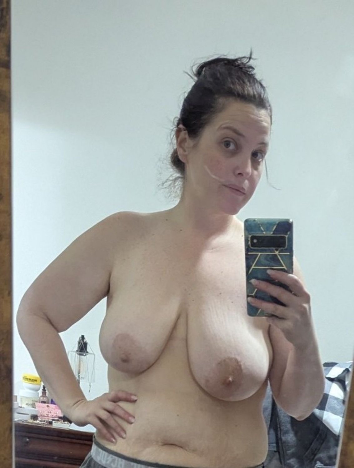Slutwife to download and share #UNUKRXAy