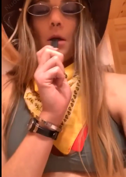 Vaping Hot Hippie Rave Skank from San Diego #uVwxMTE3
