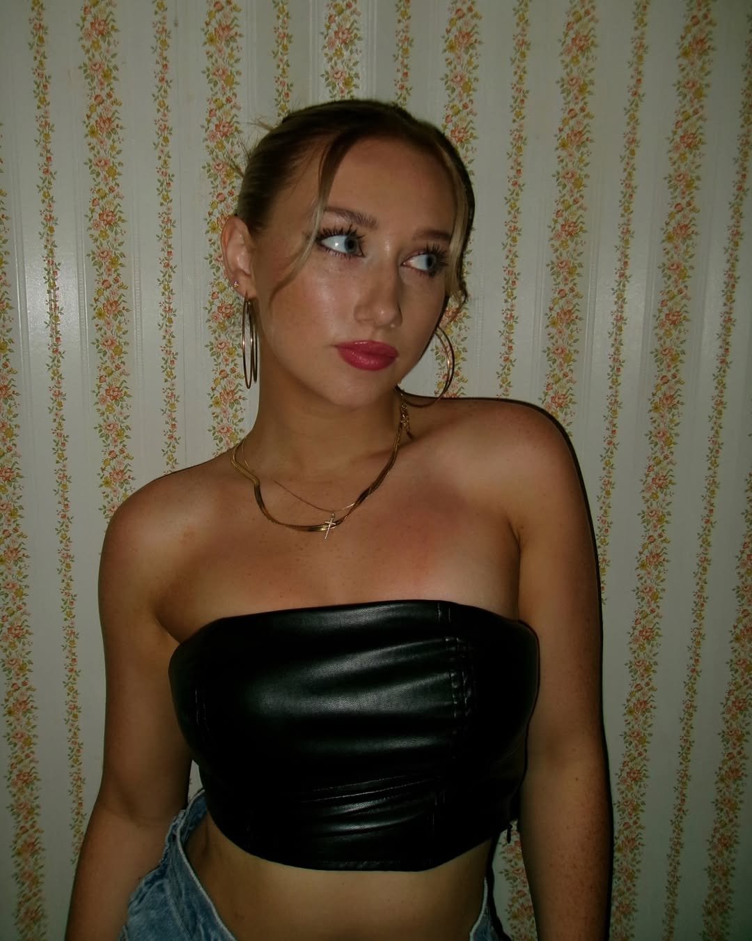 Hot Blonde Shared Girlfriend #uyl9rEE5