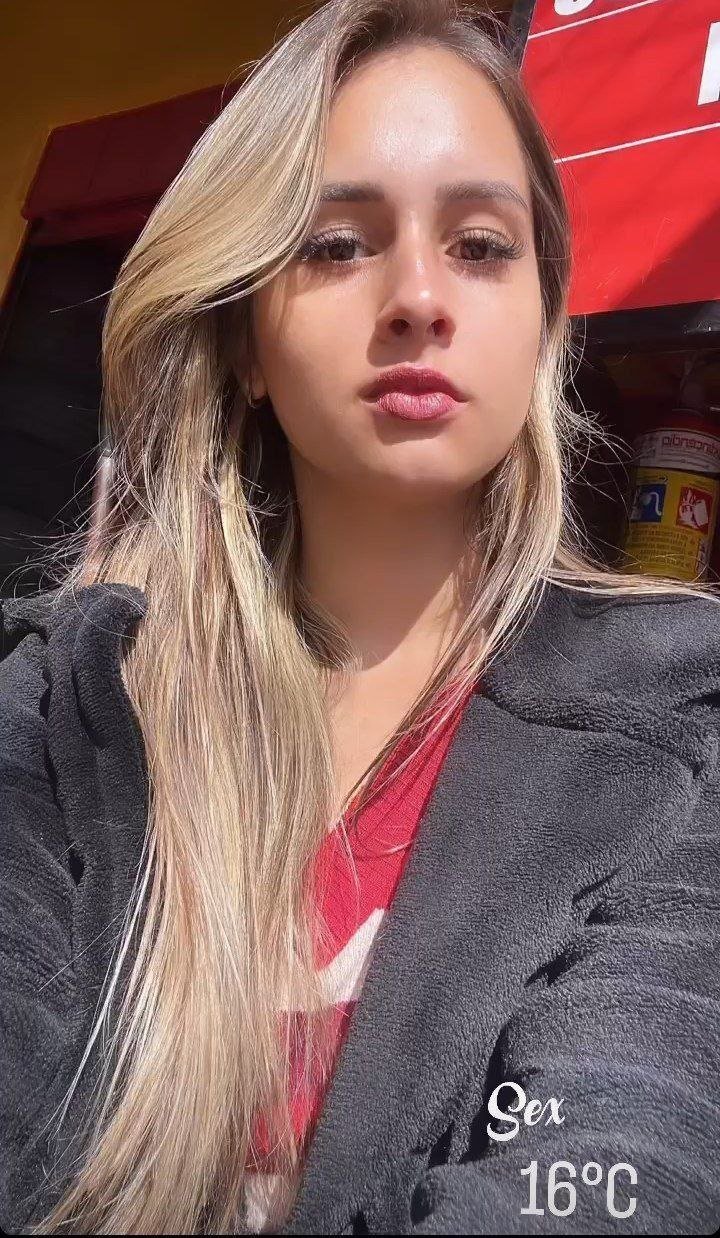 Loira putinha perdeu celular e vazou #UZ2uuSEa