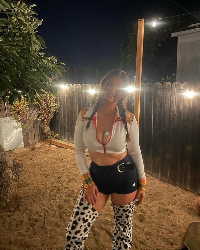 Sexy busty college teen Sidney #vJv6KKsi