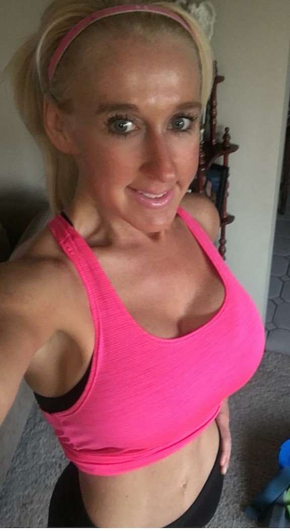 Blonde cougar #Vm8e9zX4