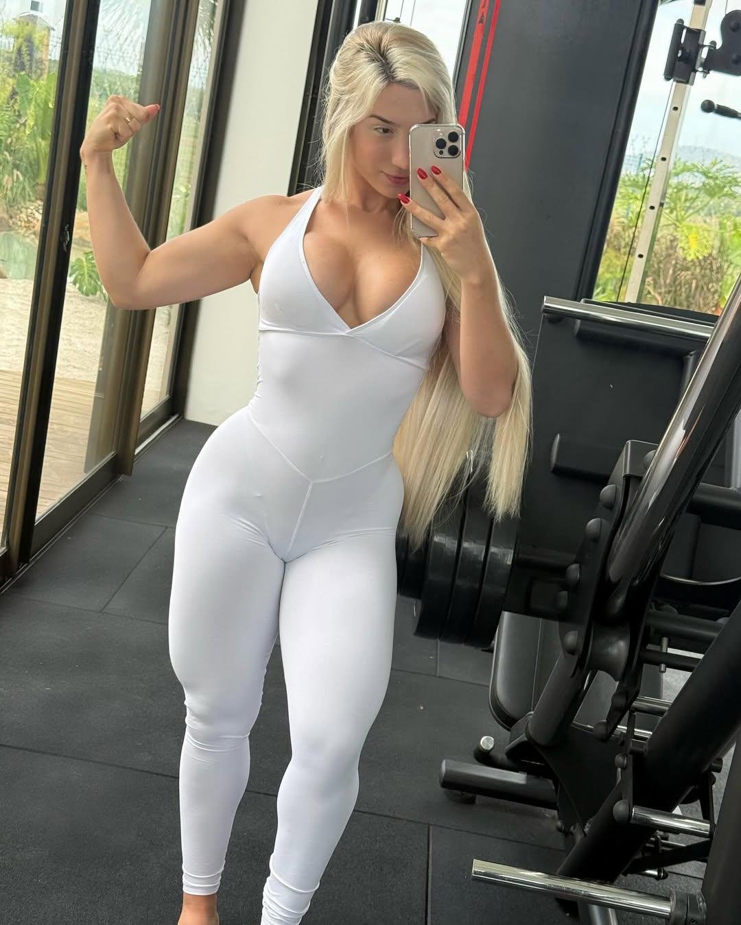 Loira mais gostosa saindo da academia #Vnt3aNmJ