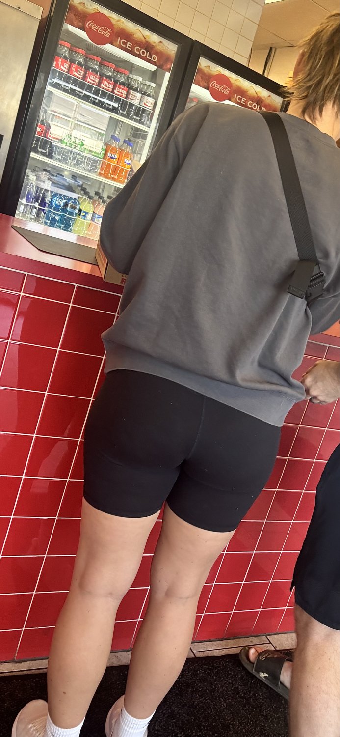 MILF in Bikers candid #Vr8sEUYY