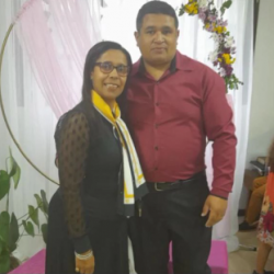 Peitos e bunda da esposa crente morena