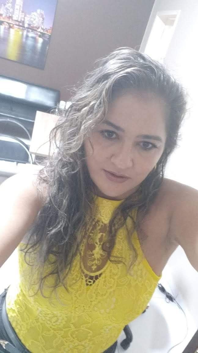 Esposa coroa mostrando a xaninha #vyqlO1lu