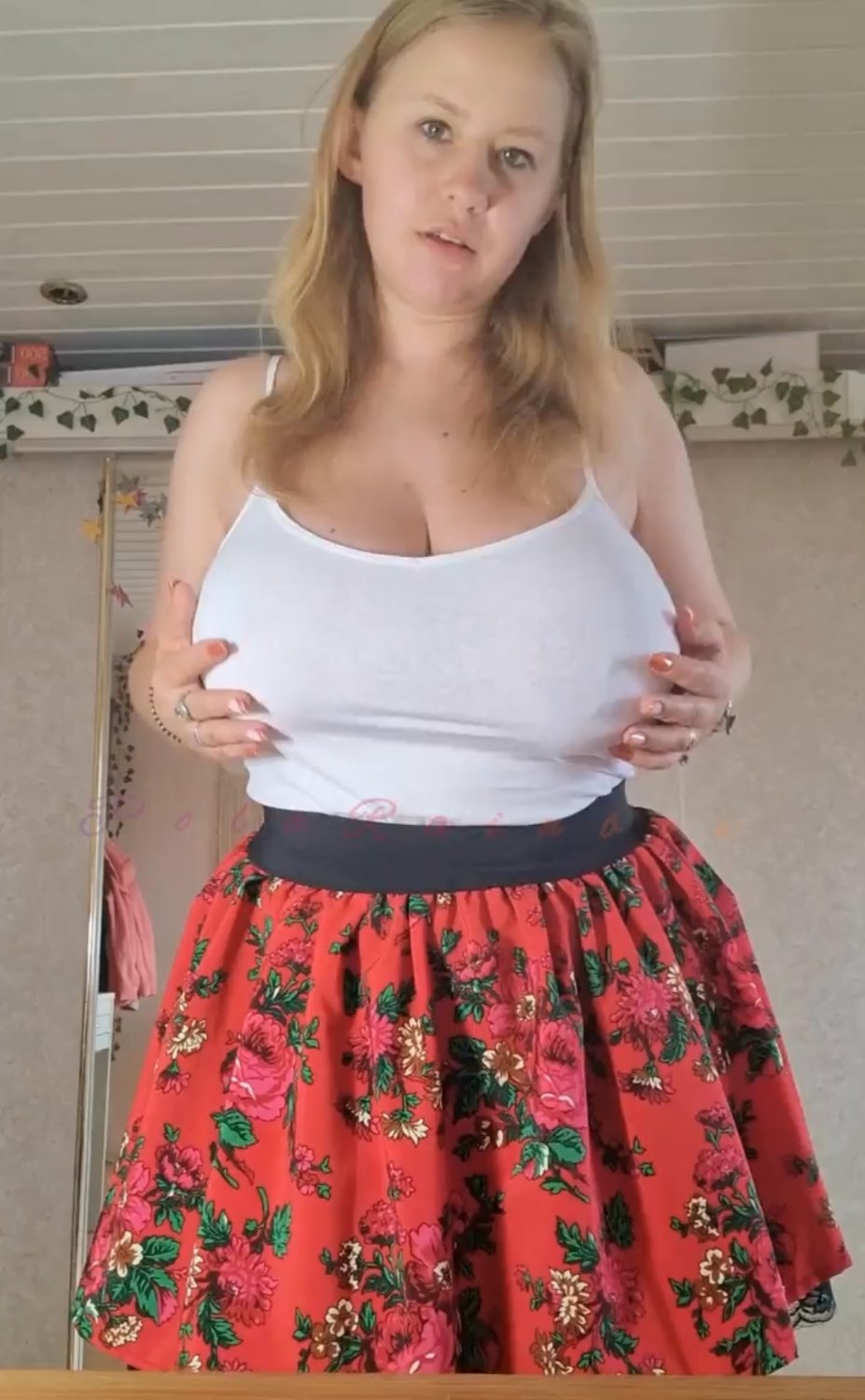 Huge tits showing you what she can do #w7dTinaI