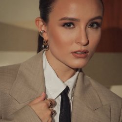 Novas perfeitas fotos de Larissa…Larissa Manoela maravilhosa !!!