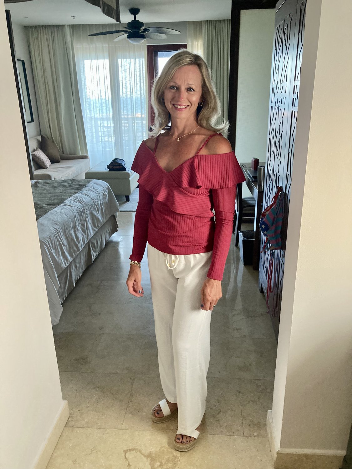 Blonde MILF Jennifer #WQW9Dwpd