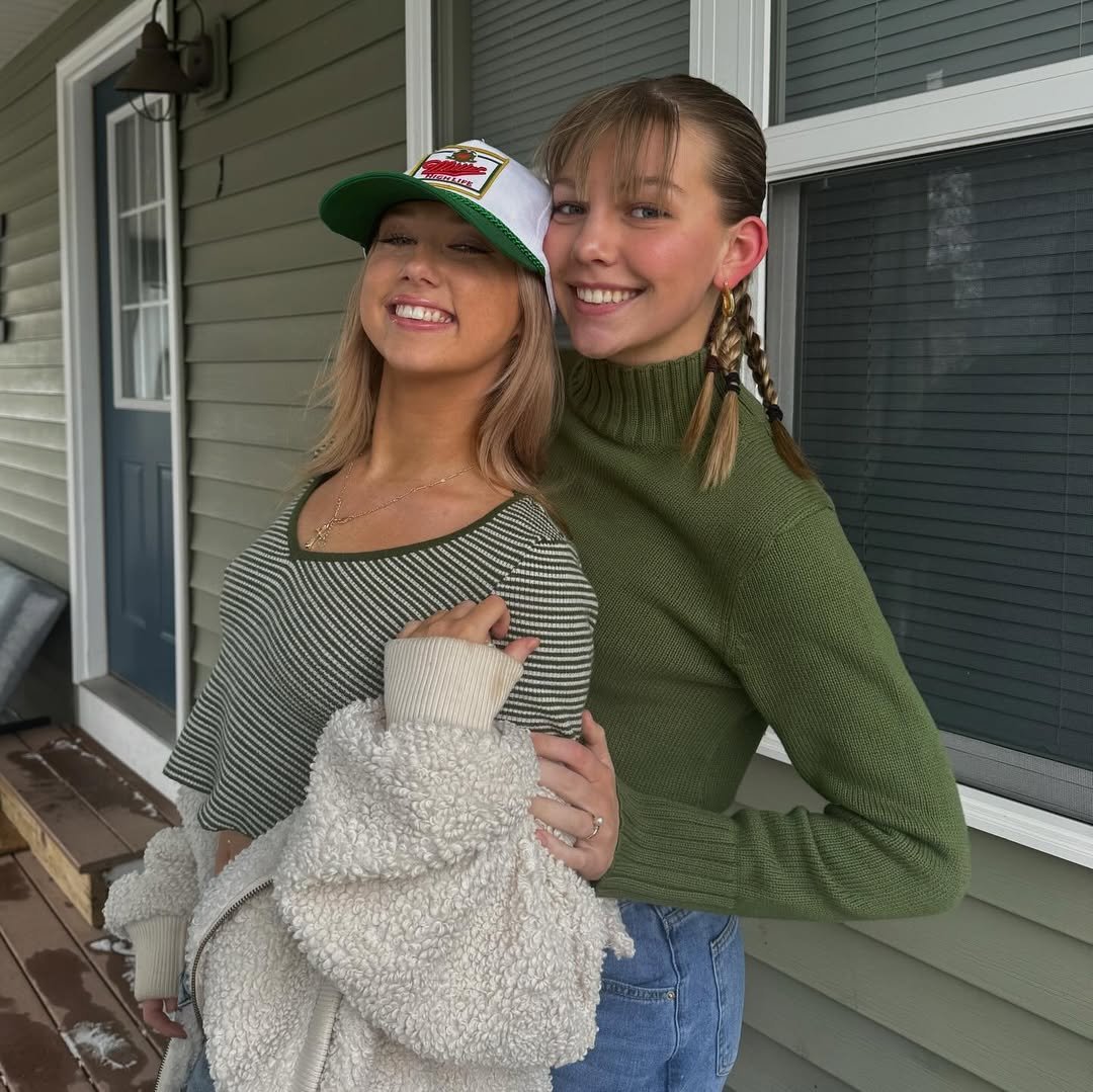 Hot Blonde Shared Girlfriend #WQWKy8uW