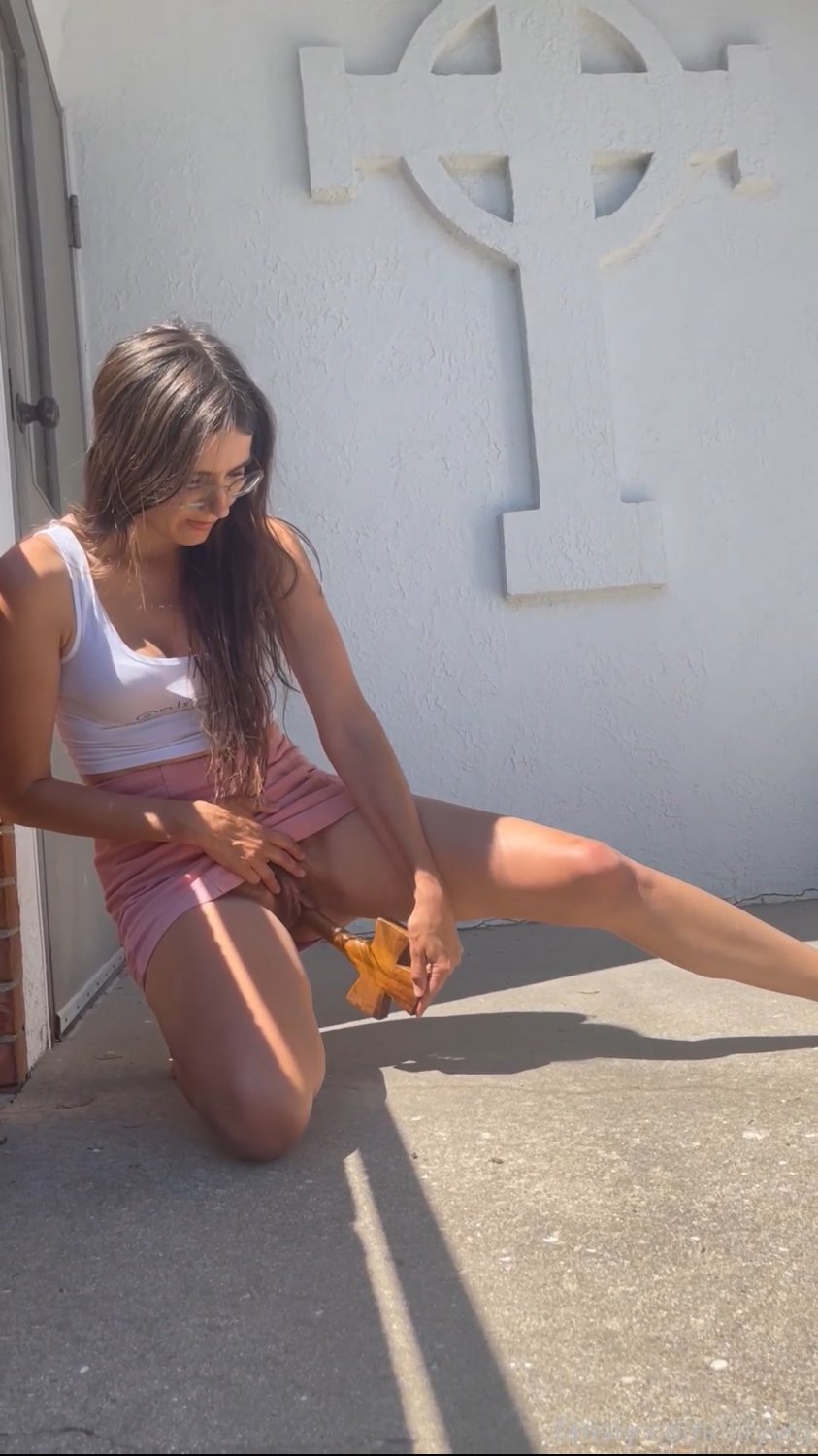 Lilyvigs putting a cross in her pussy outside next to a church #WR8mXuoT