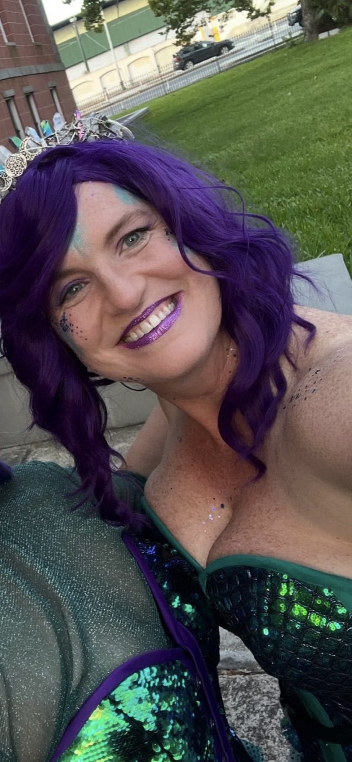 Wonder if Lorie or her husband realize that her big “gorgeous” tits have been seen by thousands #wtqL2y0a