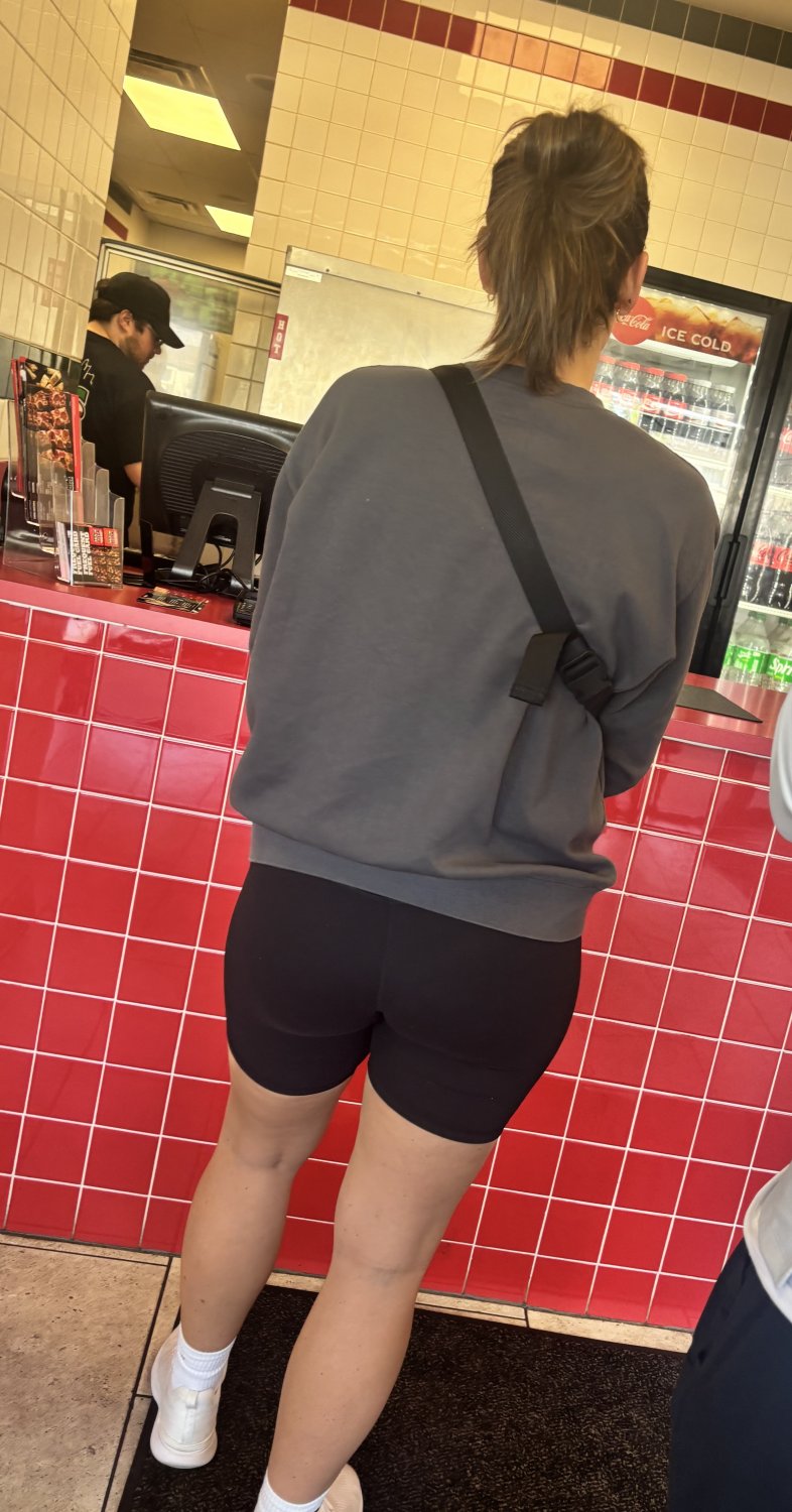 MILF in Bikers candid #wtxGhjE9