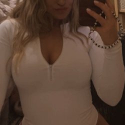 My college crush squeezed her big boobs around my friends cock