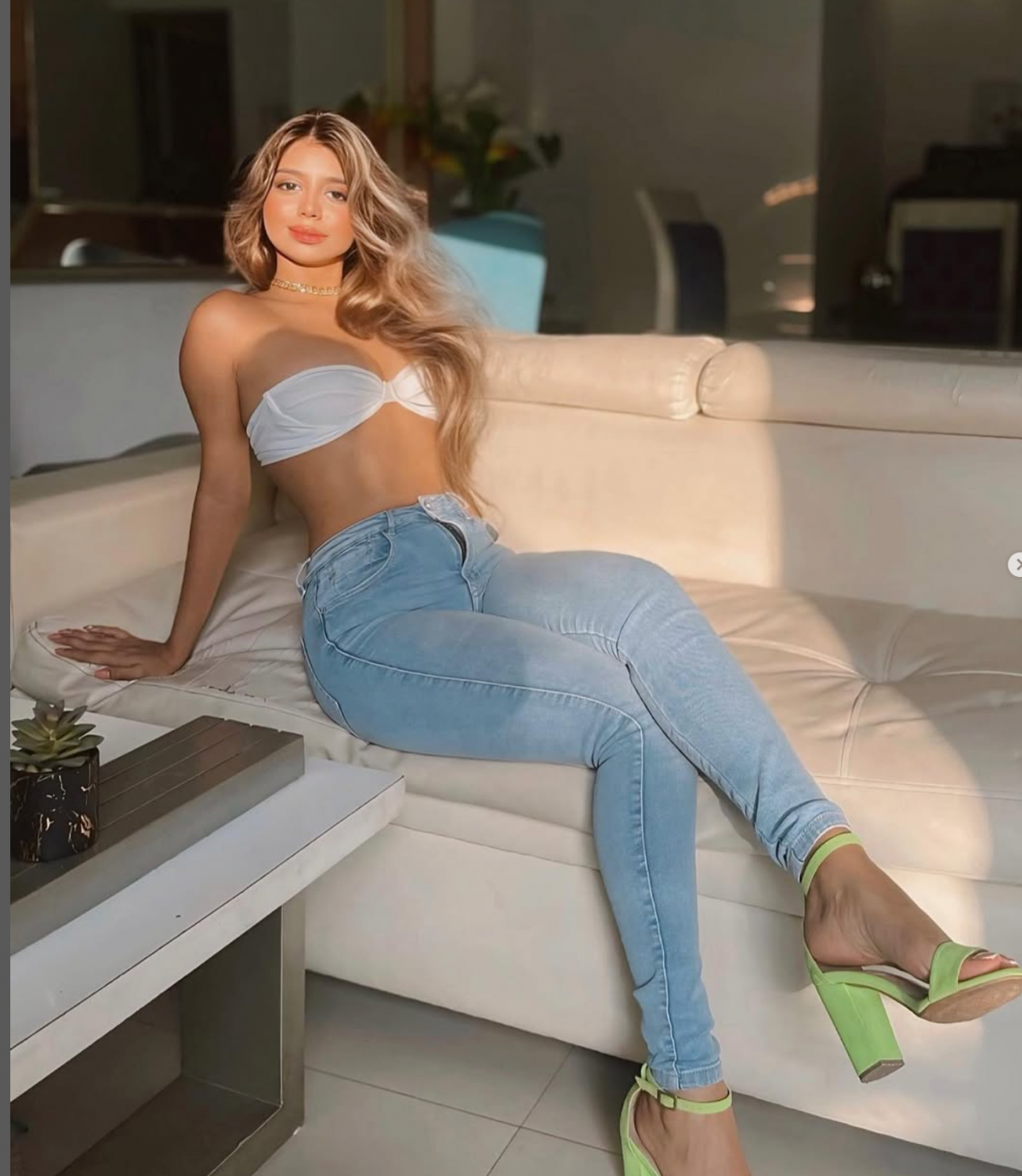 Beautiful Columbian Singer #x0vn3Sna