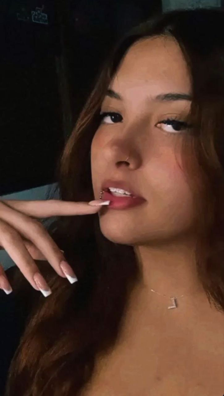 Laura #x2X8xOhJ