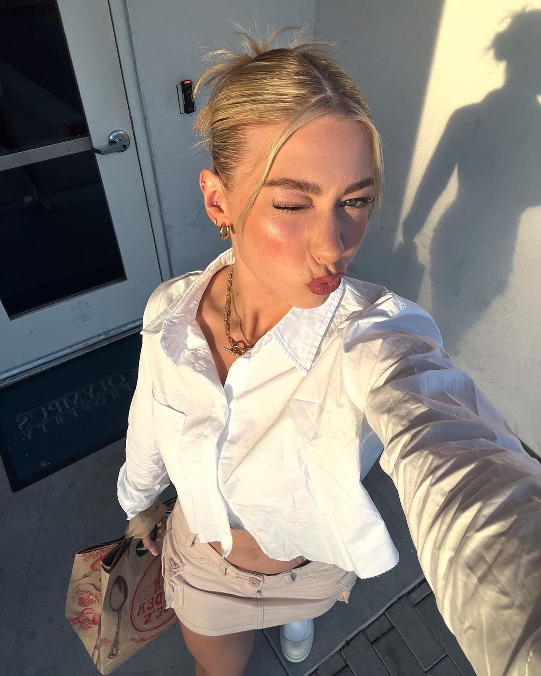 Clubhouse blonde bombshell Amber S #XCH5qr8B
