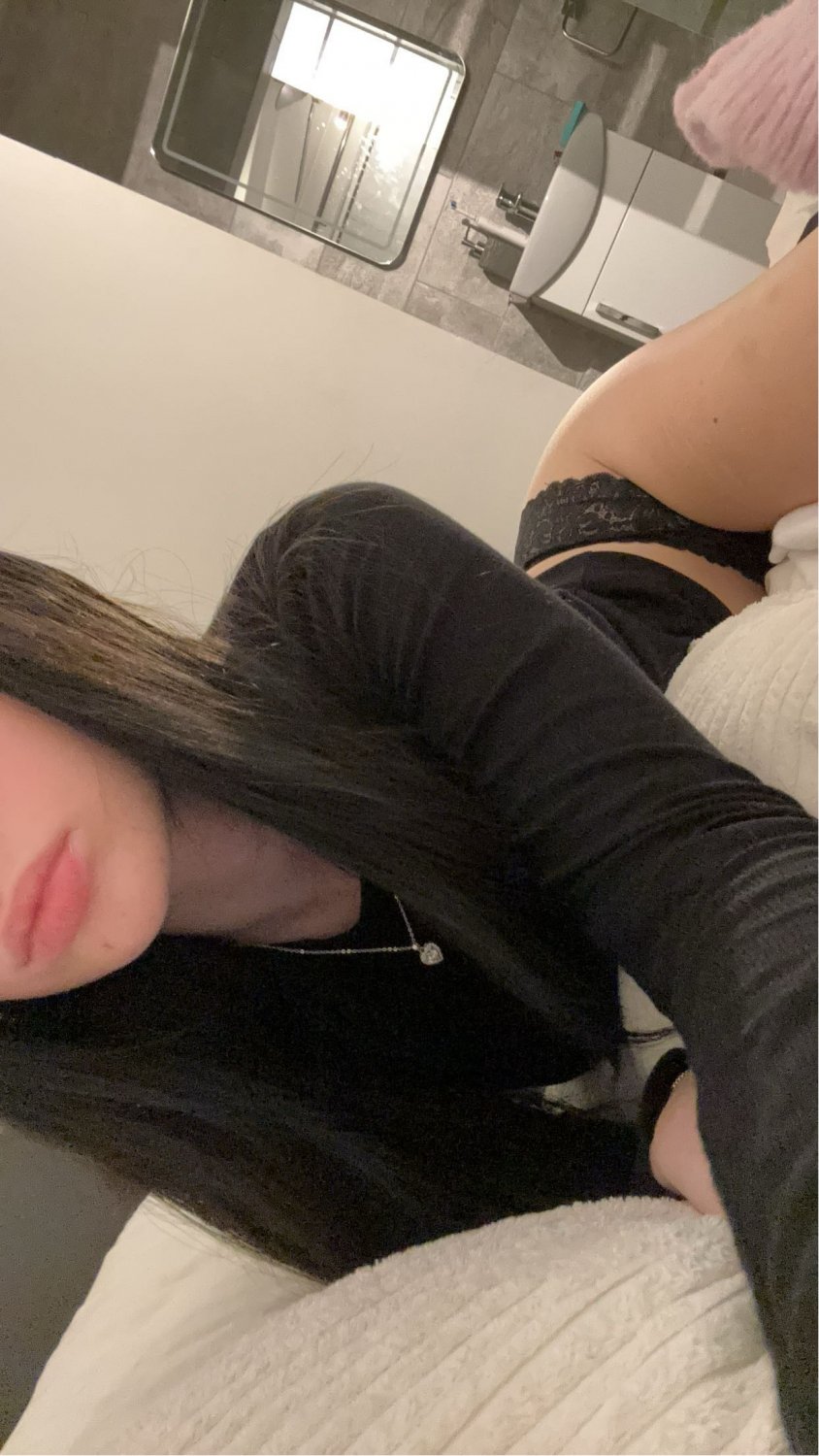 Me or Camilla Araujo for a night? (Im barely legal) #XILOAJHx